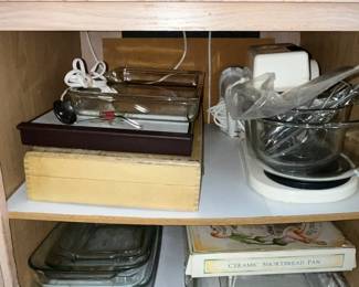 pyrex. mixer.
