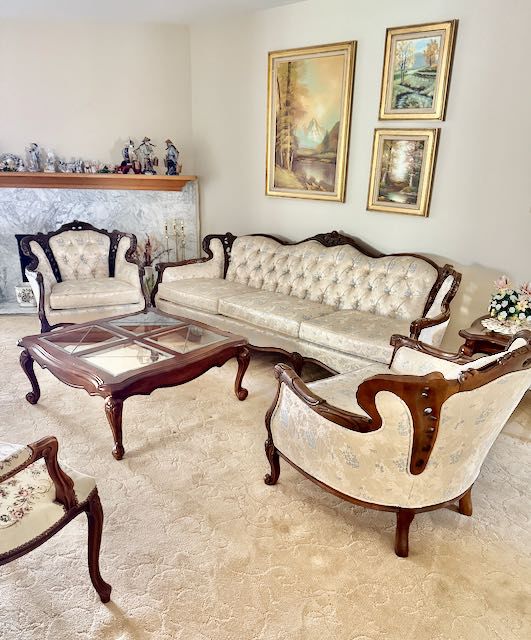 Victorian style matching couch & 2 chairs