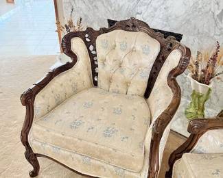 Victorian style matching couch & 2 chairs