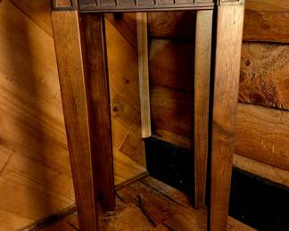 Hutch Corner Table