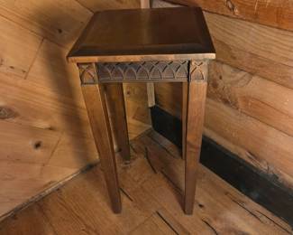 Hutch Corner Table