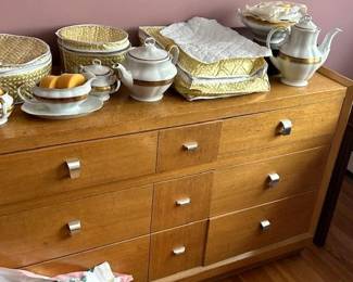 Deco Furniture 