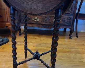 116 Clover Leaf Top Stand