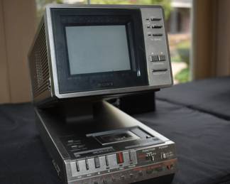 Trinitron Color TV-FM/AM Receiver Microcassette-Corder KV-4100
