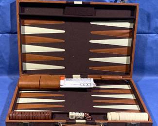 Traveling backgammon game