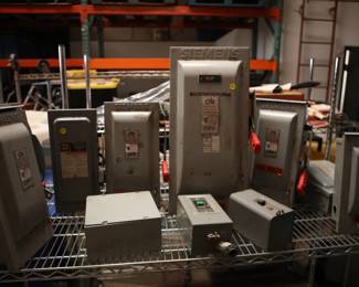 LARGE LOT SIEMENS BREAKERS APPX 11 PIECES
