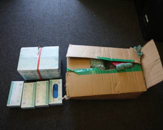 LOT LIFE GUARD NITRILE EXAMINATION GLOVES NOS/MOP HEADS NOS