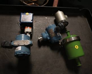 LOT OF INDUSTRIAL EQUIPMENT INCLUDING: ROSEMOUNT 2090 SPACE SMART, NEO-DYN MODEL 200P13C3 ADJUSTABLE SWITCH, EDWARDS FOURLINE TRAP, AND MORE