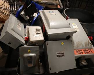 LOT OF ELECTRICAL BREAKERS INCLUDING: SIEMENS SQUARE D, FURNASINCLUDES ONLY BREAKERS SHOWN ON TOP OF CART