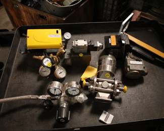 LOT OF INDUSTRIAL PARTS INCLUDING: FLOW SERVE LOGIX 500SI, ADMAG MAGNETIC FLOW DECCTOR AE115DN, VICTOR HPT160C-260, CASHCODE AMZ-USA-PLUS, REXROTH 3WE68517AG24N9 AND MORE