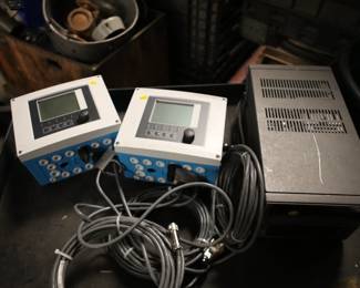 LOT OF 3 ELECTRONICS INCLUDING: LEEDS AND NORTHRUP 913 NUMATRON AND ANDRESS + HOUSER MODEL CM44P-53EO\O