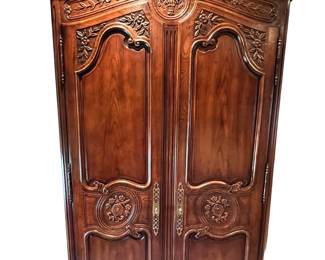 Henredon "Four Centuries" Oak French Style 2 Door Armoire With Fitted Interior