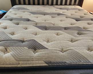 King Headboard. King Motorized Mattress...Serta iComfort Hybrid. 