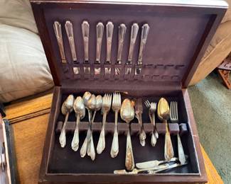 Living room - 1 set of silver plate silverware