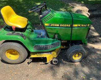 John Deere tractor LX172