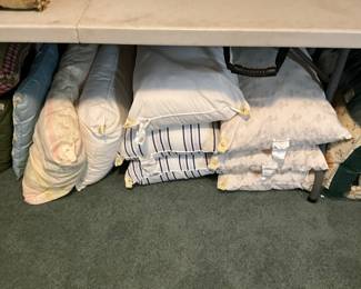 3rd bedroom - pillows
