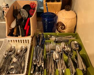 Kitchen - stainless steel cutlery & miscellaneous other kitchen items