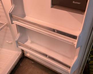 Door on refrigerator 