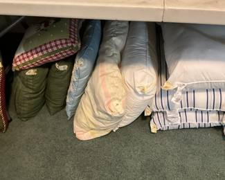 3rd bedroom - Decor & bed pillows