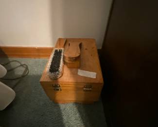 Bedroom - vintage shoe shine kit