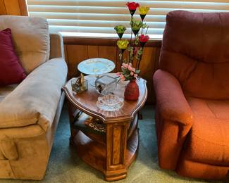 Living room - Unique table between sofa & recliner - table has various collectibles