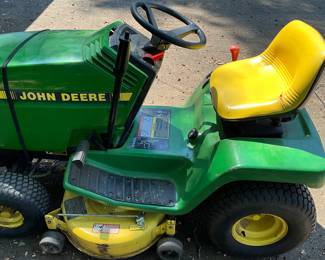 John Deere tractor LX172