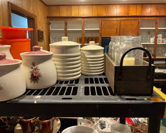 Bar divider in living room to kitchen - kitchen items