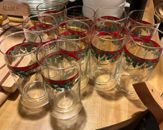 Kitchen - set of Christmas glasses