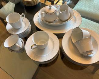 Four Crown China Southampton Dinnerware Set