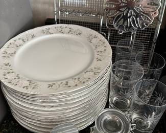 Sheffield Fine China Classic Dinner Plates