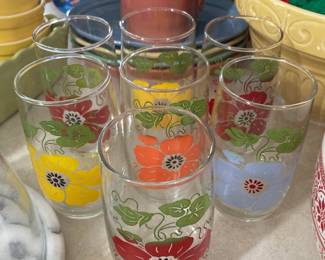 Set of 7 Drinking Glasses with Floral Design