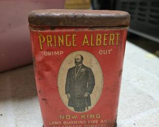 Prince Albert "NOW KING" tin.
