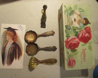 Advertising spoons and boxes