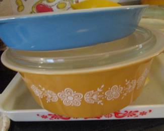 Lots of Pyrex, tins, flower power vintage towels