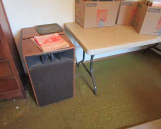 Speakers, boxed of records *vinyl