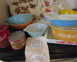 Lots of Pyrex, tins, flower power vintage towels