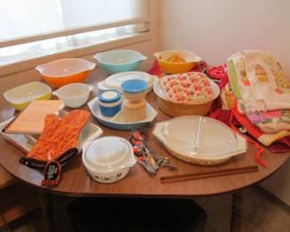 Pyrex & 1960's linens