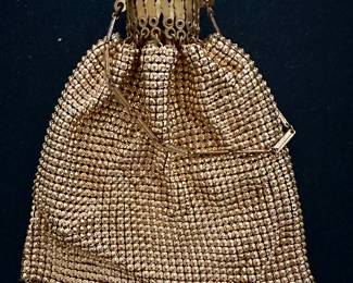 Vintage gold mesh beggar's purse