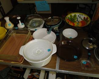 Kitchen baking and serving items