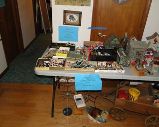 Lots of great jewelry pieces