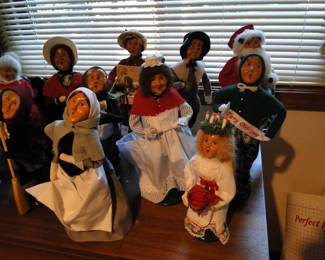 Beyers Choice Carolers