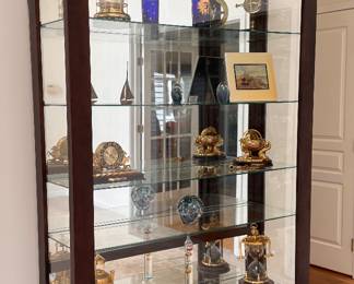 Modern lighted & mirrored glass display case