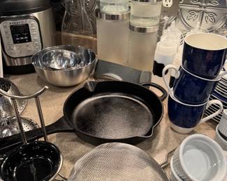 Cast iron pan 