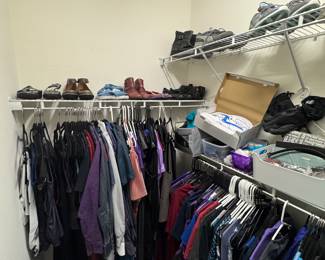 Women’s clothes mostly XL-2x