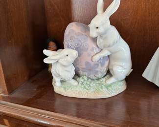 Easter egg and bunnies Lladro comes with box