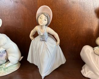 Lladro comes with box