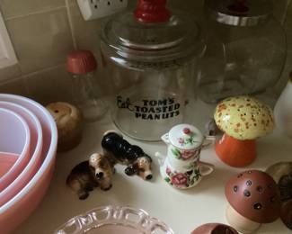 Vintage Tom's peanut jar.