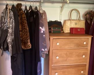 Purses Dooney and Bourke - Coach -others.- Chest of drawers