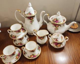 Royal Albert, Old Country Rose tea service
