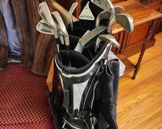 Nicklaus Golf clubs and bag